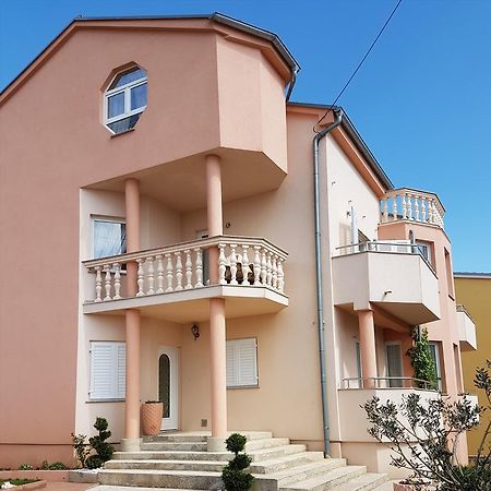 Apartments Suzana โนวีวีโนดอลสกี ภายนอก รูปภาพ