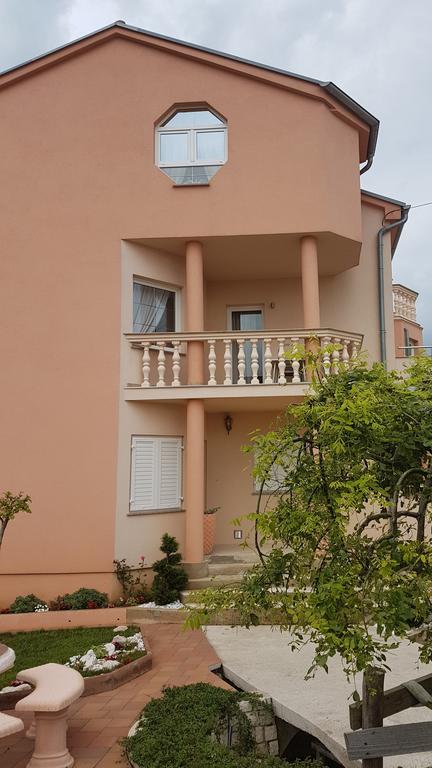 Apartments Suzana โนวีวีโนดอลสกี ภายนอก รูปภาพ